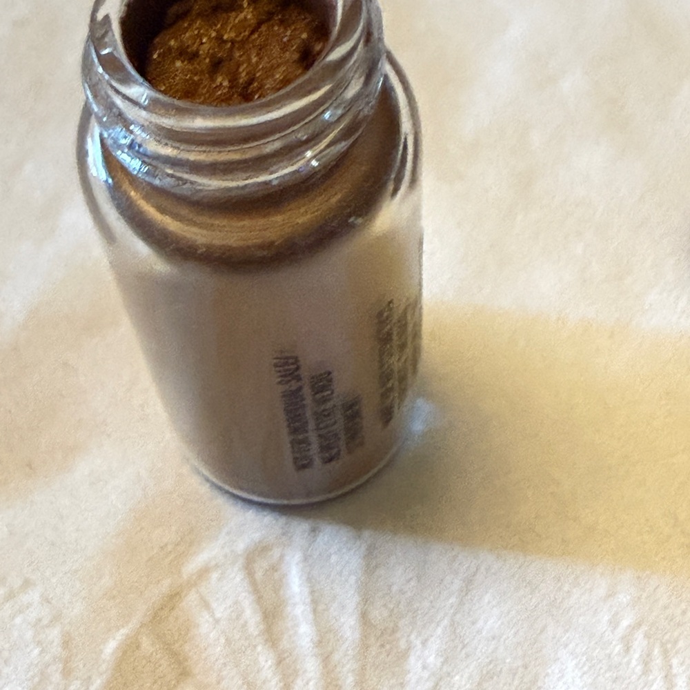 MAC Cosmetics pigment in Most Darling a Soft Brown